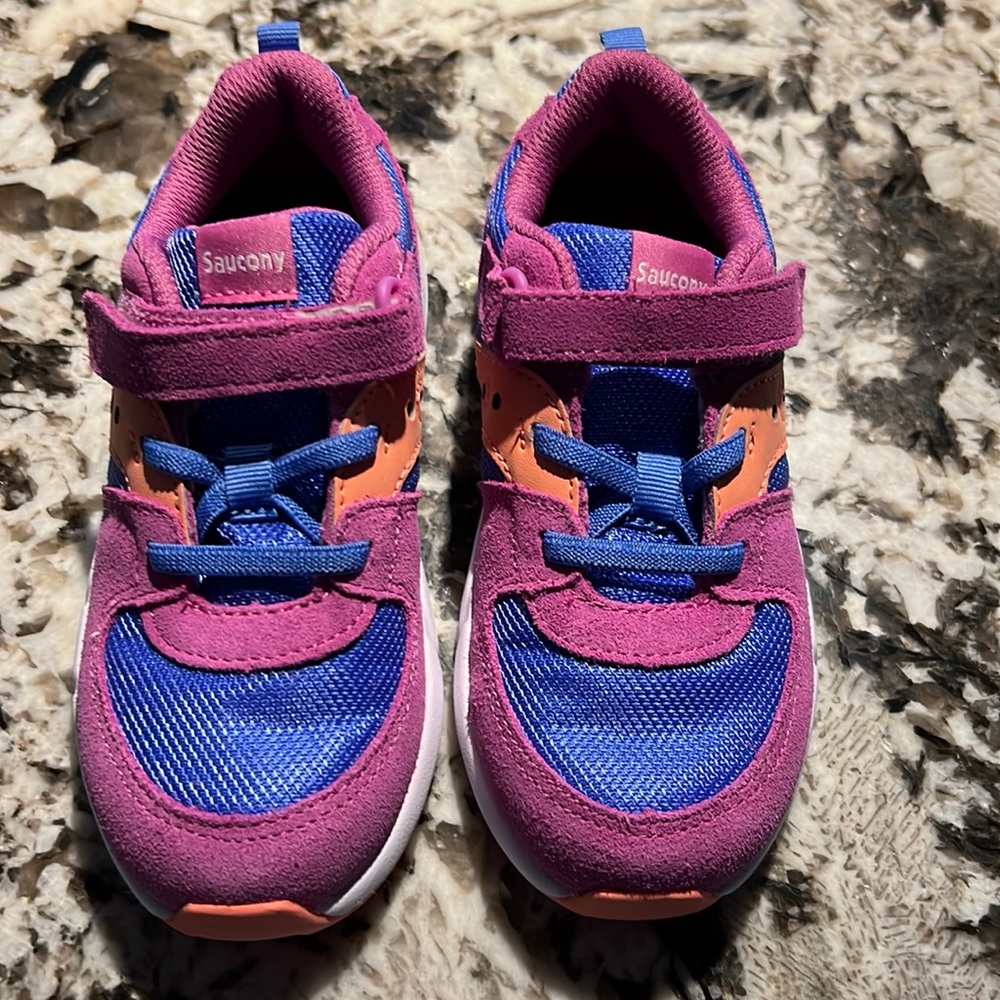 Saucony little girl’s sneakers. NBW.  Size 11